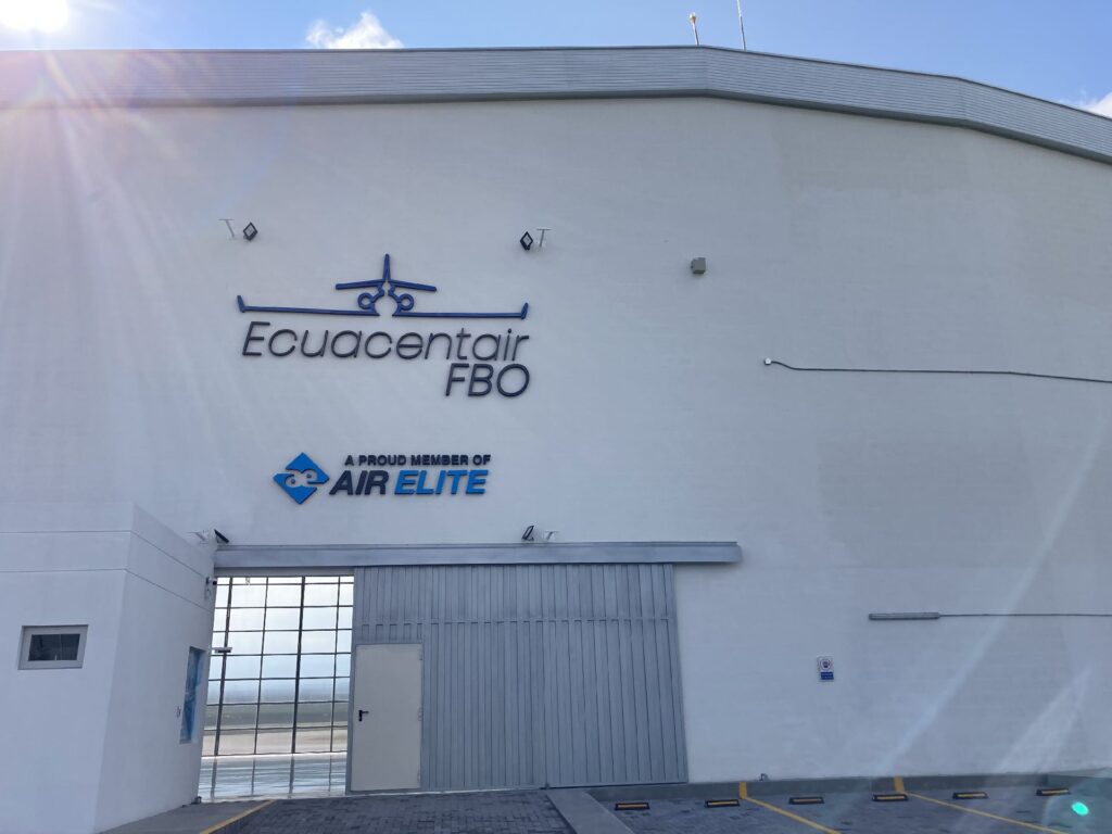Front of Ecuacentair hangar