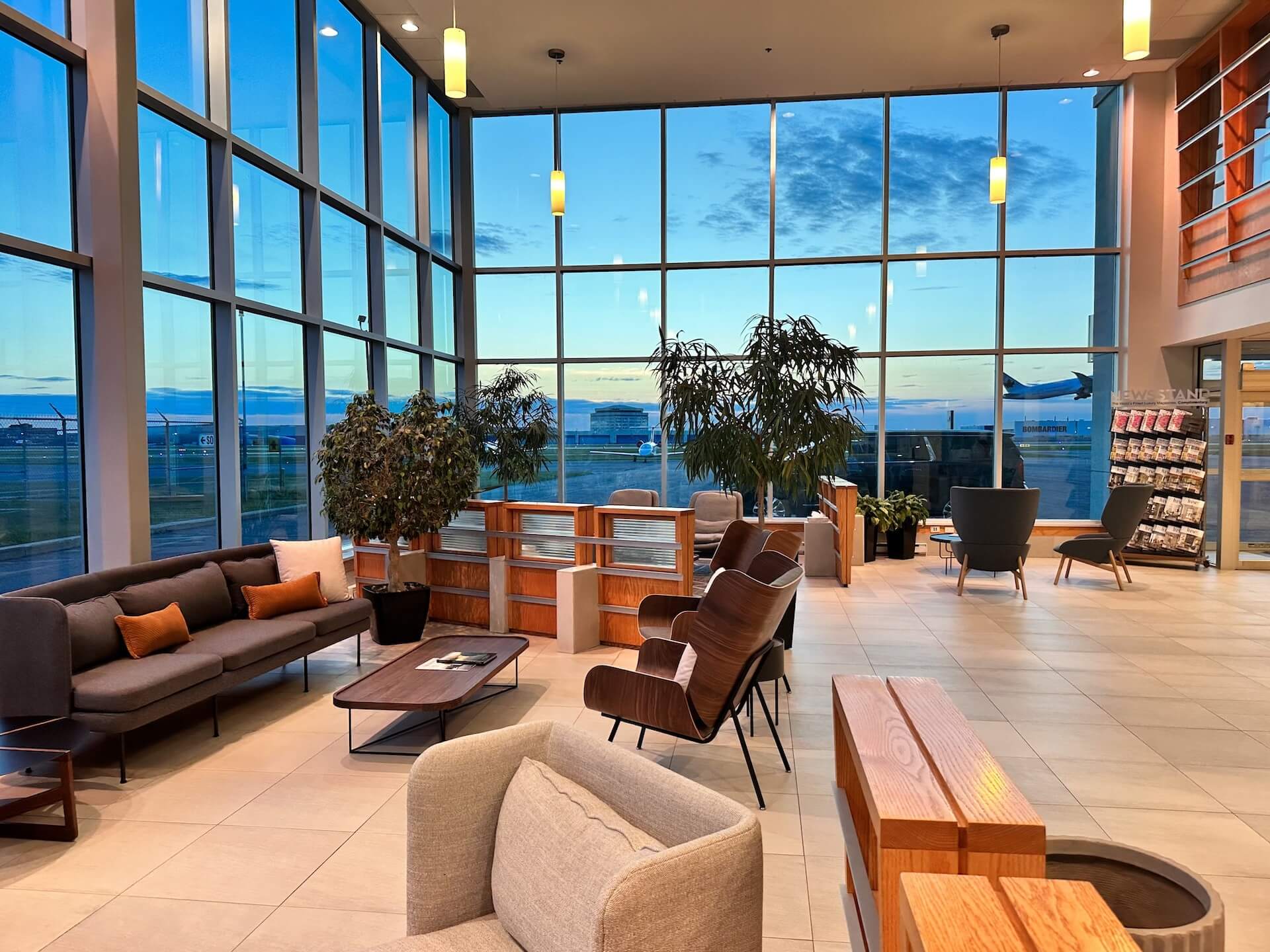 Lounge area at the Skyservice Montréal airport