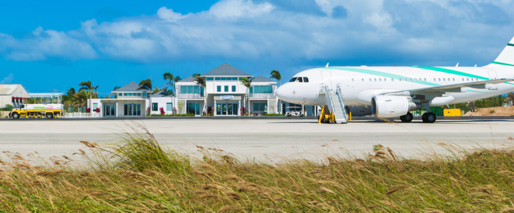 Plane, cars and buildings 