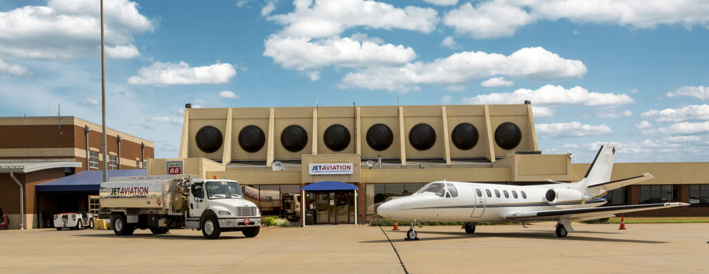 Ramp with refueler and plane