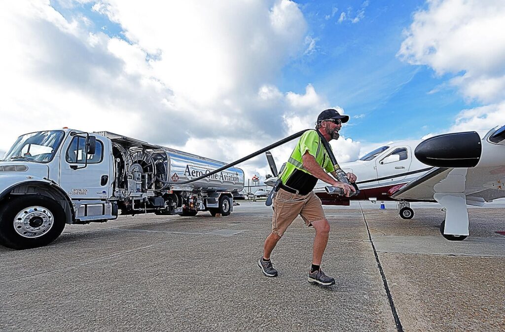 Man tanking the plane