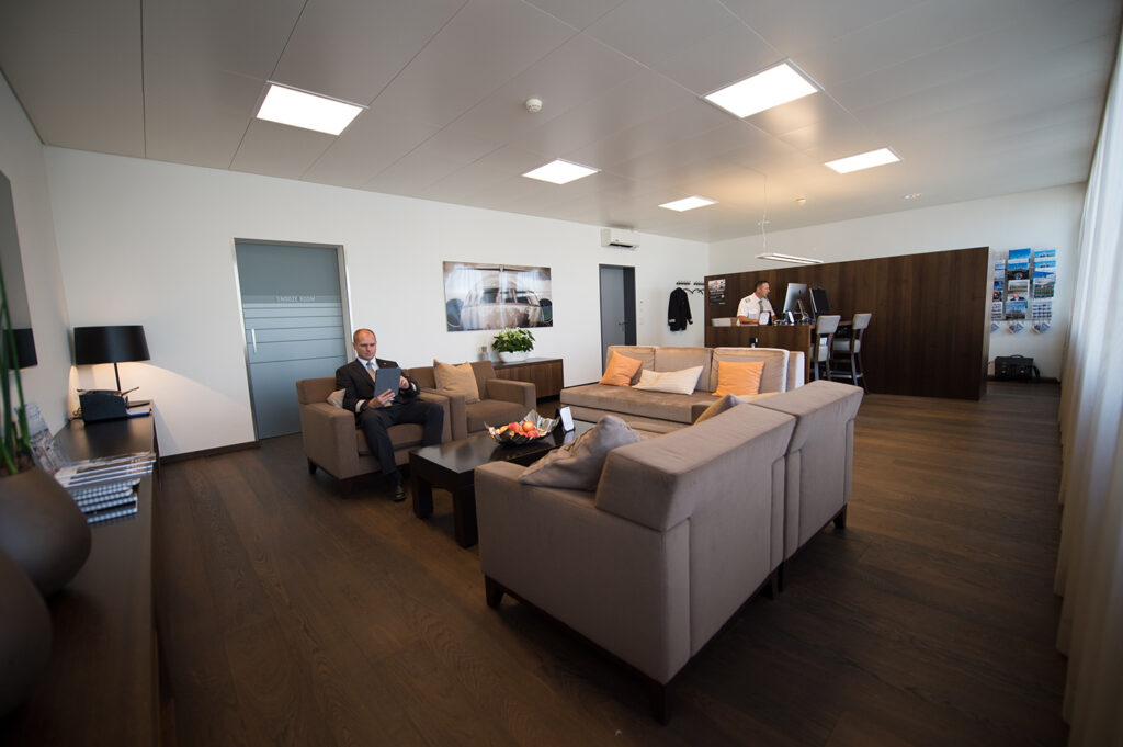 Jet Aviation – Zurich work room